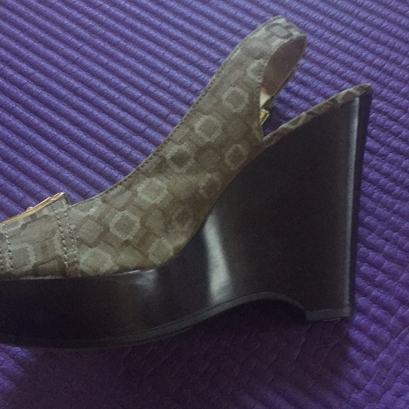 Heels. - Picture 2 of 3